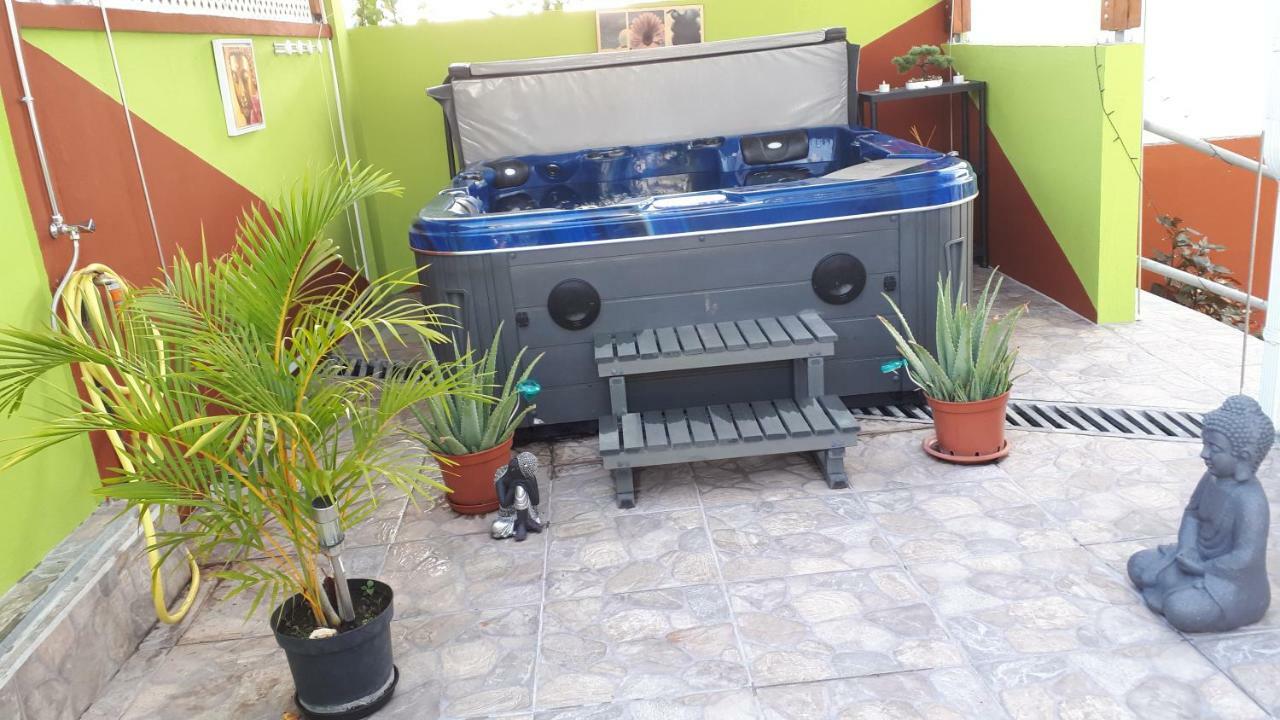 La Casa Binecha Avec Jacuzzi Villa Baillif Eksteriør bilde